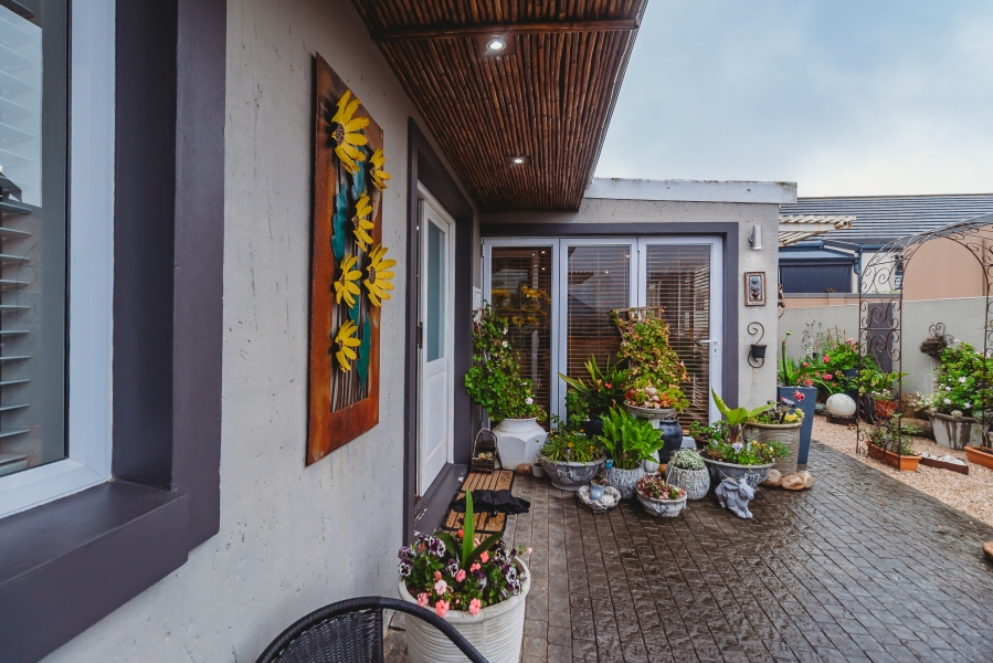 3 Bedroom Property for Sale in Kraaibosch Country Estate Western Cape